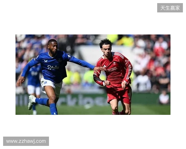 记者：琼斯正考虑结束16年红军生涯，维拉热刺国米有意